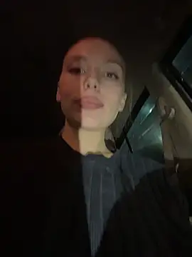 LeiaMood: διαδικτυακό σόου στην κάμερα