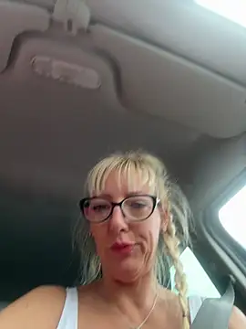 Lara_Croft-Milf_ 现场XXX聊天