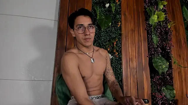 Andy_Joy_ Live XXX Chat