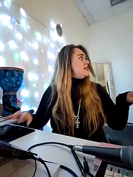 Juicy_PeachLux: онлайн-секс-чат