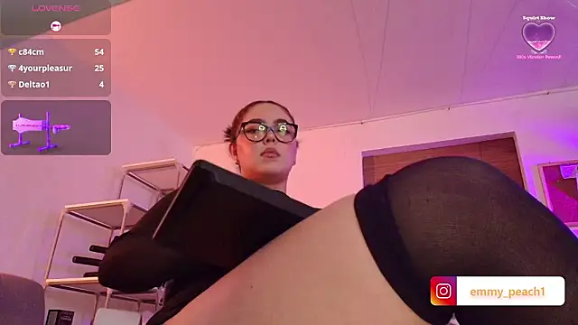 Emmy_peach1's Live XXX Chat