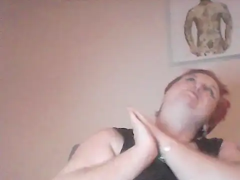 Chatroom XXX en direct de BustyRedxx