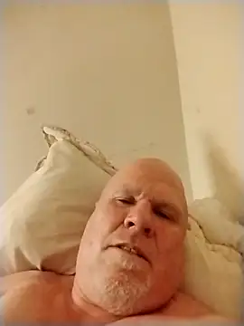 Reddog833 Show in webcam