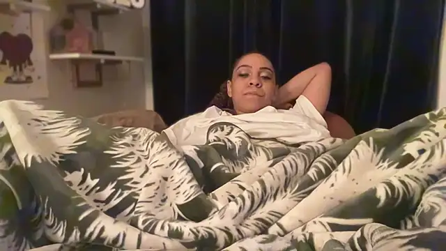 Sanaawest: διαδικτυακό σόου στην κάμερα