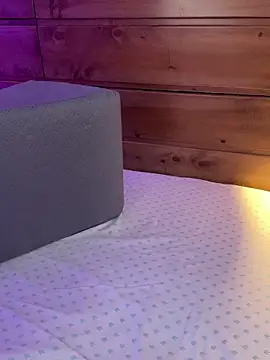 XXX chat uživo modela mahia_queen