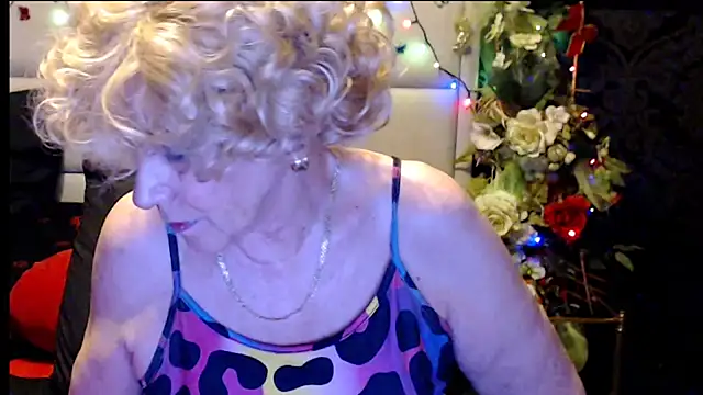 HappyWomanOn élő XXX-chatje