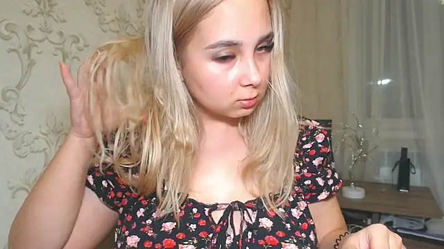 DolphinDreams' Live XXX Chat