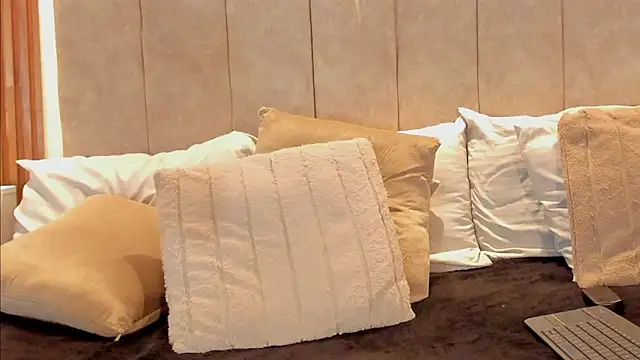 Lauraa_saenz11 Adlı Modelin Canlı XXX Sohbeti