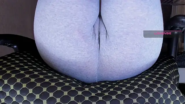 Онлайн чат XXX Cameltoe_squirt_inPants