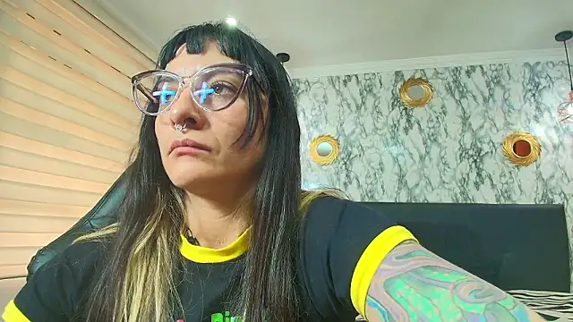 Chatroom XXX en direct de Naughty_Kittenm