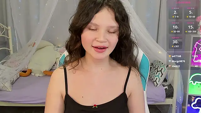 EmilyChavesのライブXXXチャット