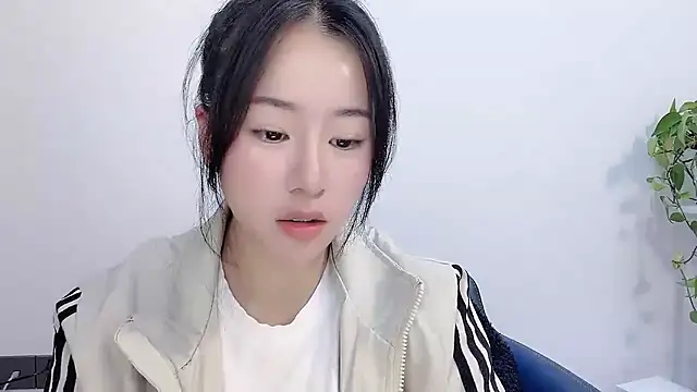 chloe-01's Live XXX Chat