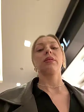 Chatroom XXX en direct de VikaBunny1