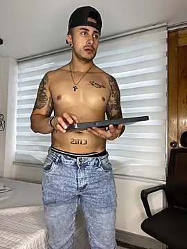 ALEXXX_KING Adlı Modelin Canlı XXX Sohbeti