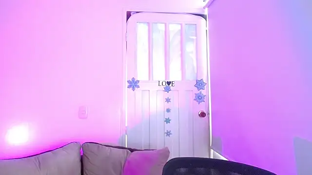 milfrousse's Live XXX Chat