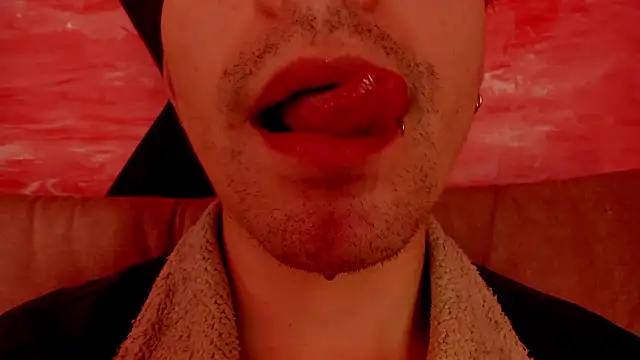 Show modela Eliot_X na web-kameri