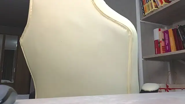 Chat +18 de Marietta_Castro ao vivo