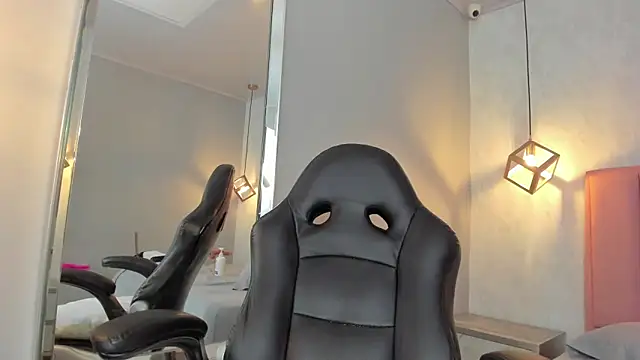 SUNNYCYRUS: онлайн-секс-чат