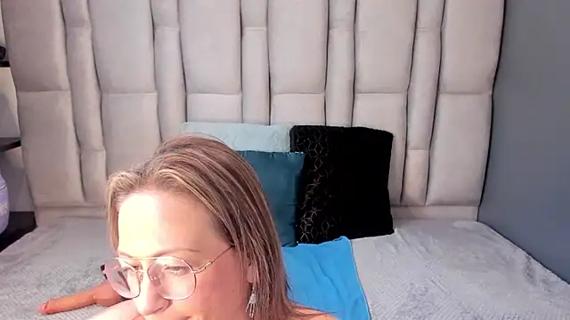 Charlot_milf Obrolan Langsung XXX