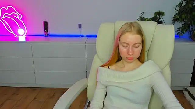 Alina_Blonde Webcam show