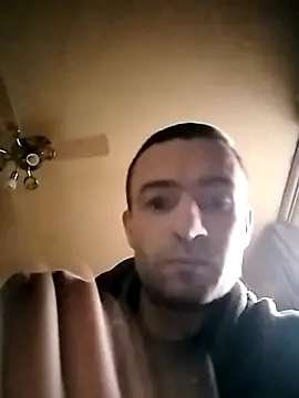 Erimyka: διαδικτυακό σόου στην κάμερα