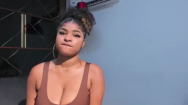  Živý XXX chat HannyThompson