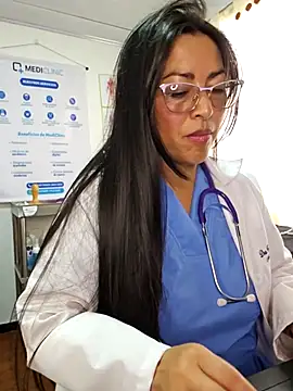 Show modela JustSamantha_ na web-kameri