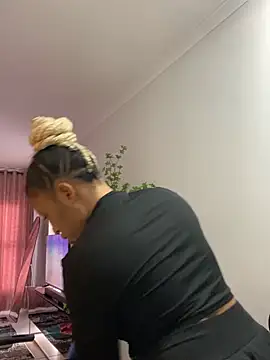 Diamondpussy97のライブXXXチャット