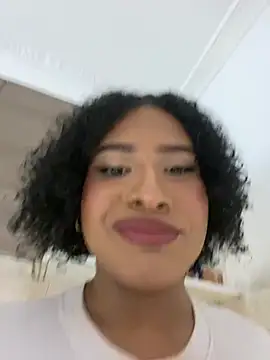 valeria_19x: διαδικτυακό σόου στην κάμερα