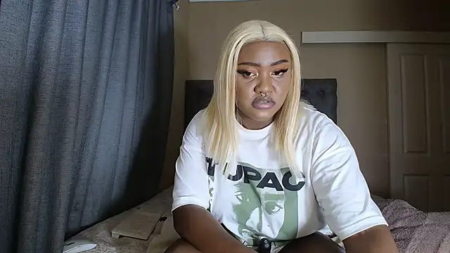 nanababe1 Adlı Modelin Canlı XXX Sohbeti