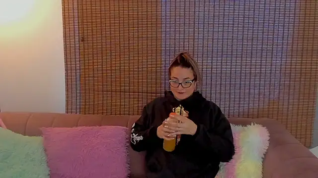 ariana_cross Adlı Modelin Canlı XXX Sohbeti