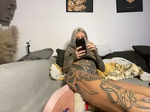 HotMelonskiii webcam show