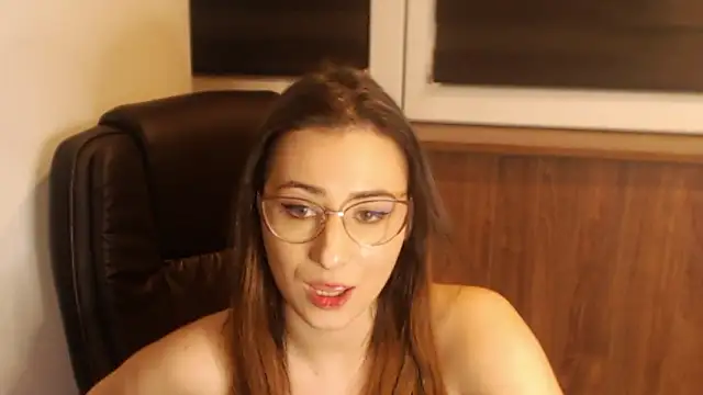 IsoldeBlis: онлайн-секс-чат