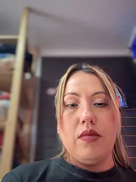 VIOLETA-25_ Show in webcam