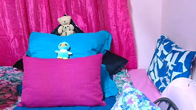 SLUTTYROXY's Live XXX Chat