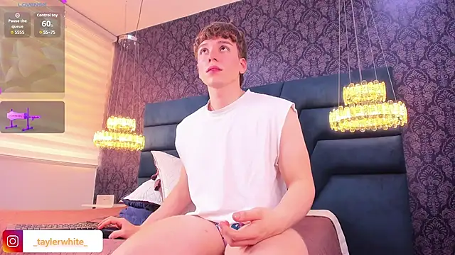 TaylerWhite Show in webcam