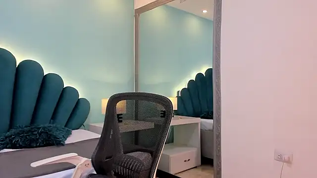 sharlott18 live XXX chat