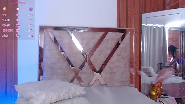 AGATHAA_WHITE live XXX chat