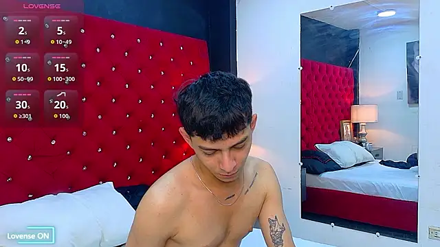 Logan_Woods: онлайн-секс-чат