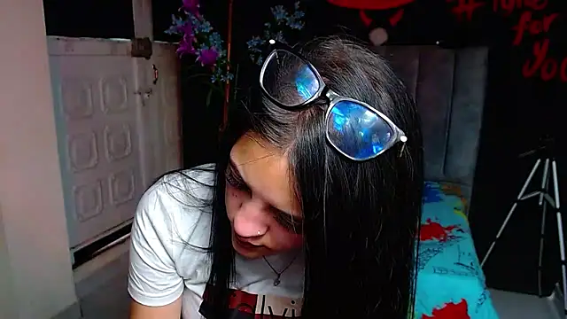 Chat +18 de Violettasquirt ao vivo