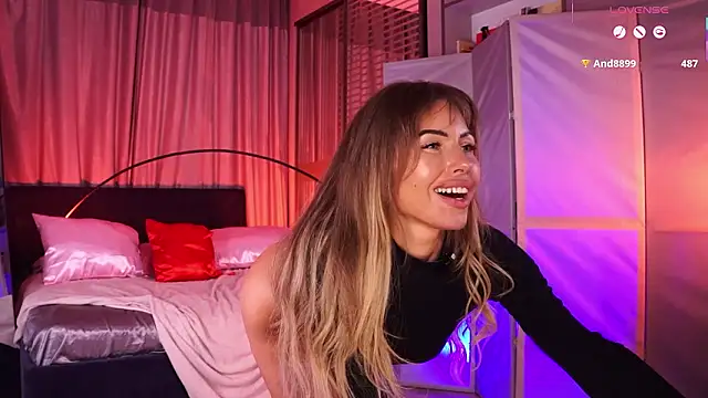 Nikki__Amour Adlı Modelin Canlı XXX Sohbeti