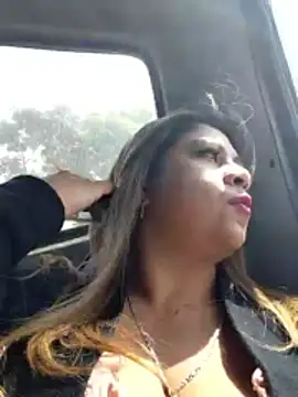 Laura-Hernandez Show in webcam