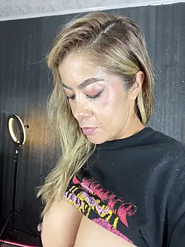 niki_la_rose_2_0のライブXXXチャ  ット