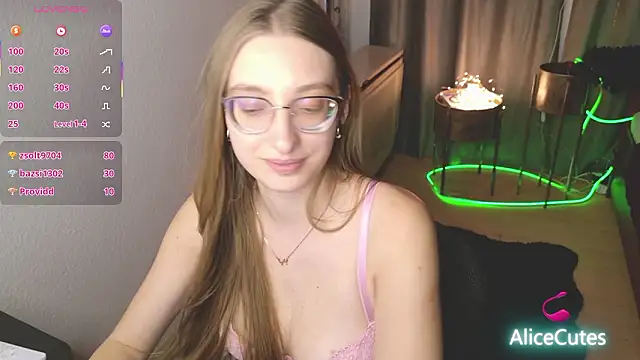 AliceCutes webkamerás műsora