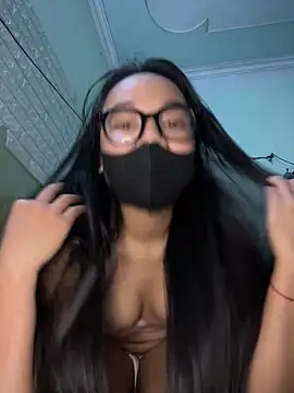 Leeeiuu 网络视讯表演