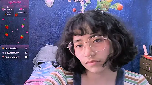 NinaYellow Adlı Modelin Canlı XXX Sohbeti