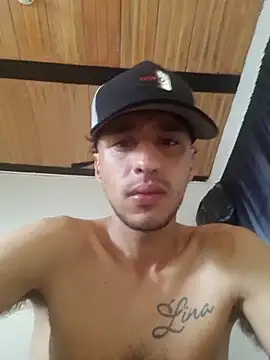 Santi2323xxX Webcam show