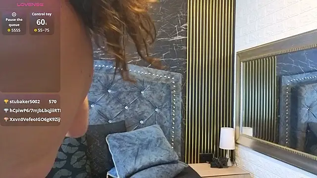 Chat +18 de charlotte__G ao vivo