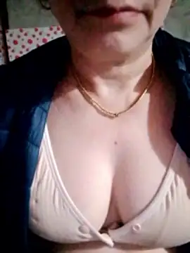 small-house123's Live XXX Chat