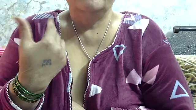 Kavya_XX: διαδικτυακό σόου στην κάμερα